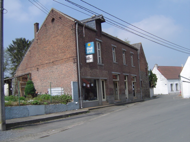 Situation avant travaux d’un projet de transformation d’un commerce en deux appartements