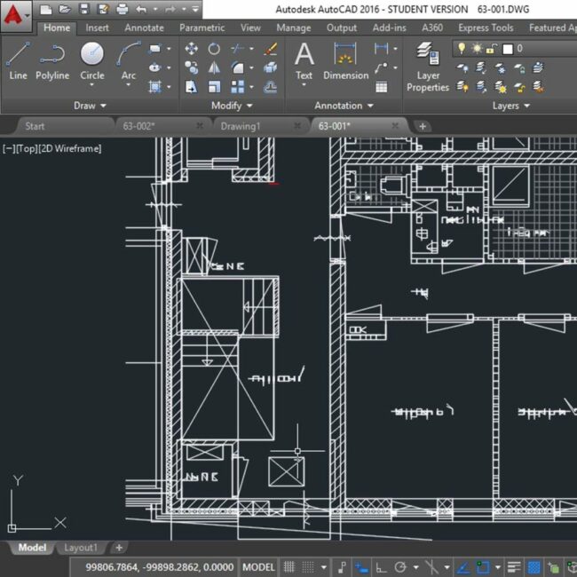 Interface AutoCAD avec plan 2D en cours de réalisation